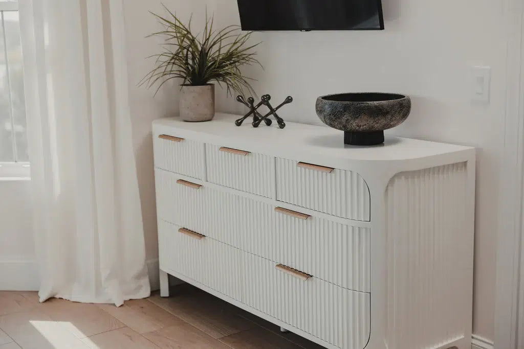 Genevie Reed 7-Drawer Solidwood Dresser Model B49936-WHITE By Seawinds Trading
