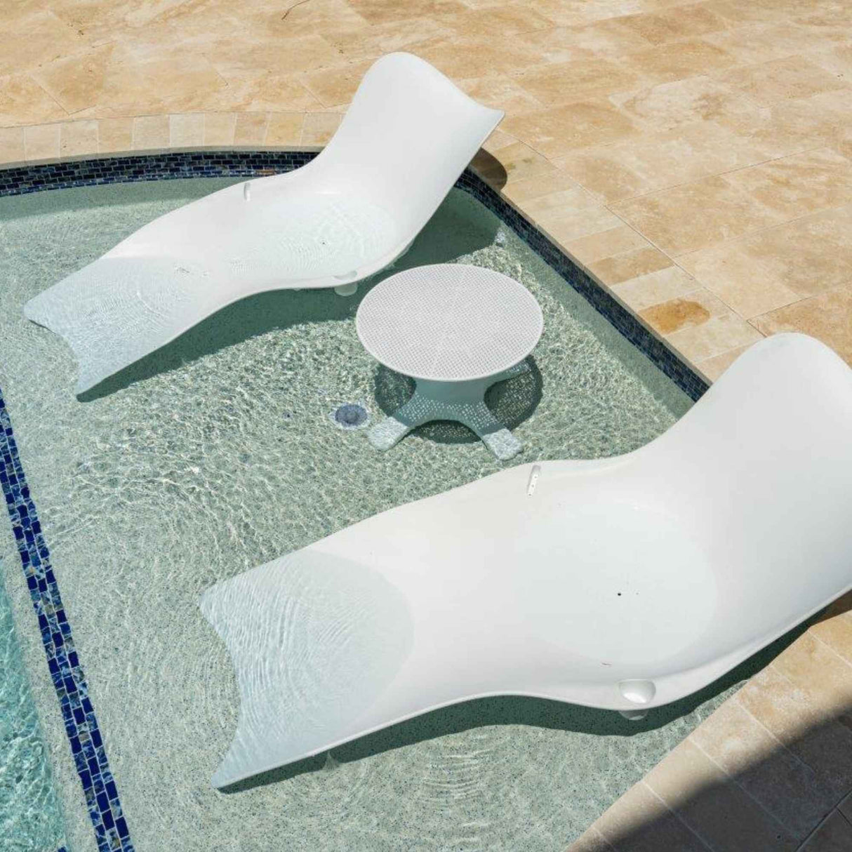 Panama Jack Outdoor In-Pool Wave End Table Table Model PJO-5300-WHT-ET