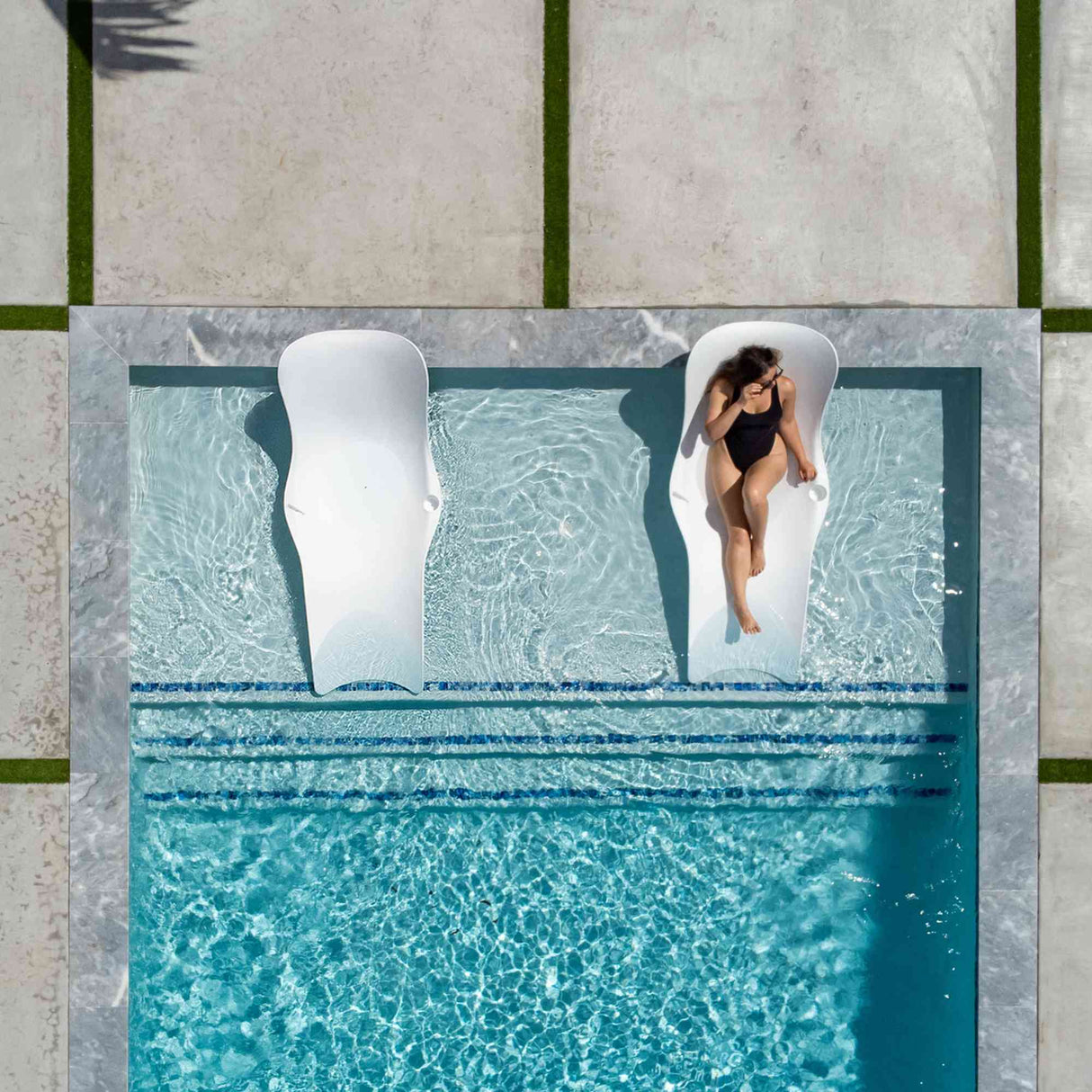 Panama Jack Set of 2 Wave In-Pool Chaise Lounger Model PJO-5300-WHT-2CL